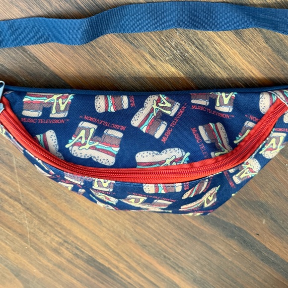 NWOT MTV Cheeseburger Belt Bag Fanny Pack with Adjustable Strap Vintage - Picture 3 of 9